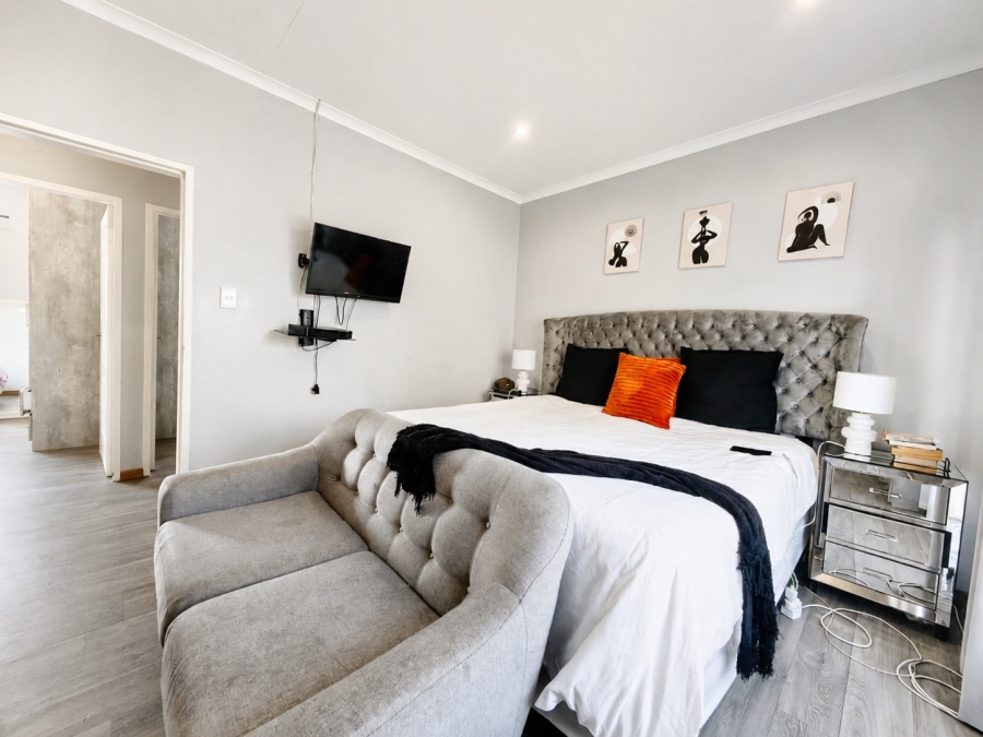 3 Bedroom Property for Sale in Waterkloof East North West
